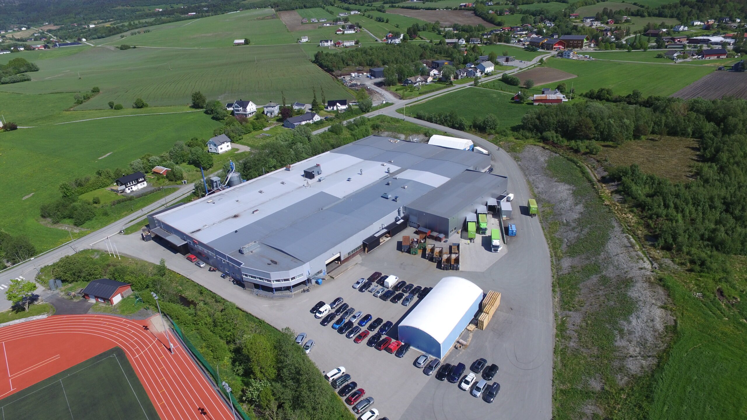 Flyfoto av fabrikken til ITAB Industrier i Stadsbygd